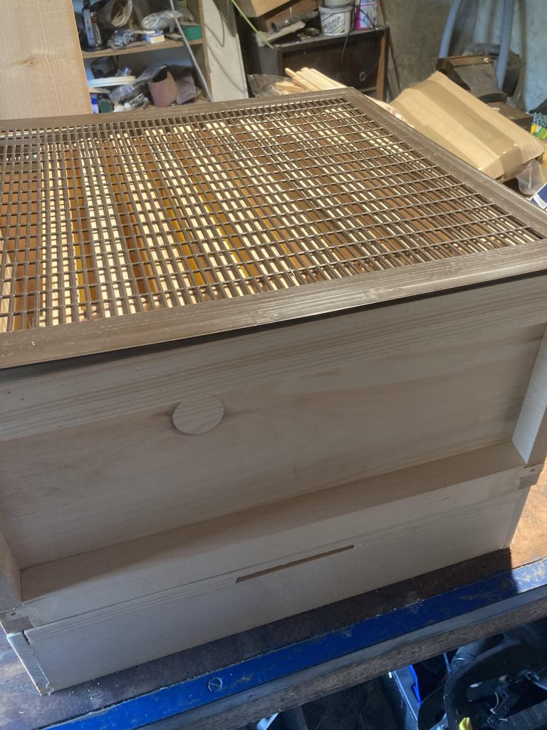 Brood box with frames